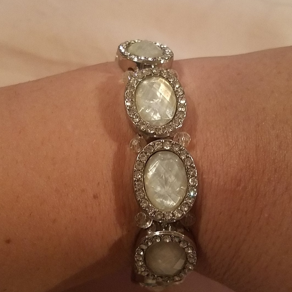Charming Charlie NWOT Silver and Light Green Stretch Bracelet
